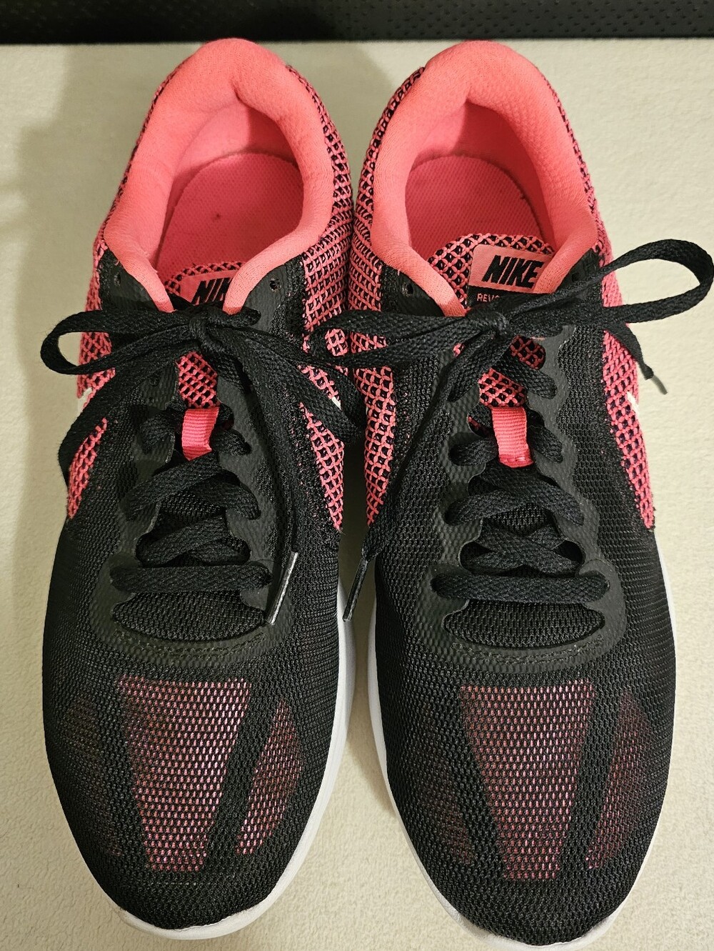 NIKE Revolution 3 Women's Athletic  Running Sneakers In Black/Hyper Pink Sz 9.5
